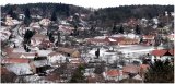 Pohled na obecní školu, ulice Výhon a Cihelna